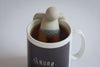 Tee-Aufgusskorb teegeschirr Herr Tee in einer Teaura Tasse Tee - Mr. TEA Infuser Teaware Fred & Friends in Teaura teacup