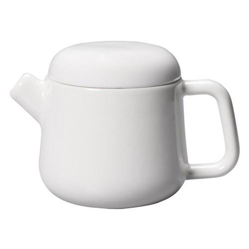 TRAPE Weisse Porzellan-Teekanne Teegeschirr auf weissen Hintergrund - TRAPE white teapot Teaware Kinto on white background